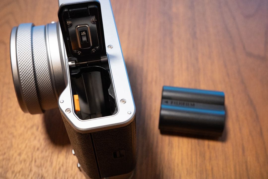 す*ん様 FUJIFILM GFX100RF シルバー おまけ付き - メルカリ