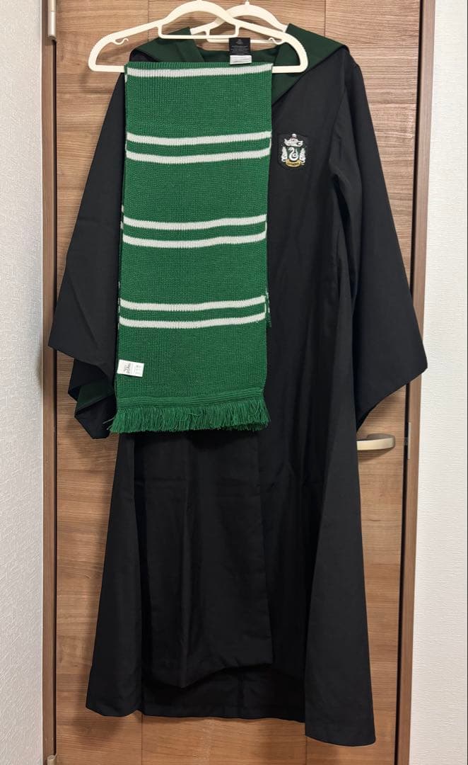 Kana様【正規品】ハリー・ポッター スリザリンローブ・マフラーセット　Mサイズ スリザリン ローブ ハリーポッター マフラー ネクタイ スタジオツアー