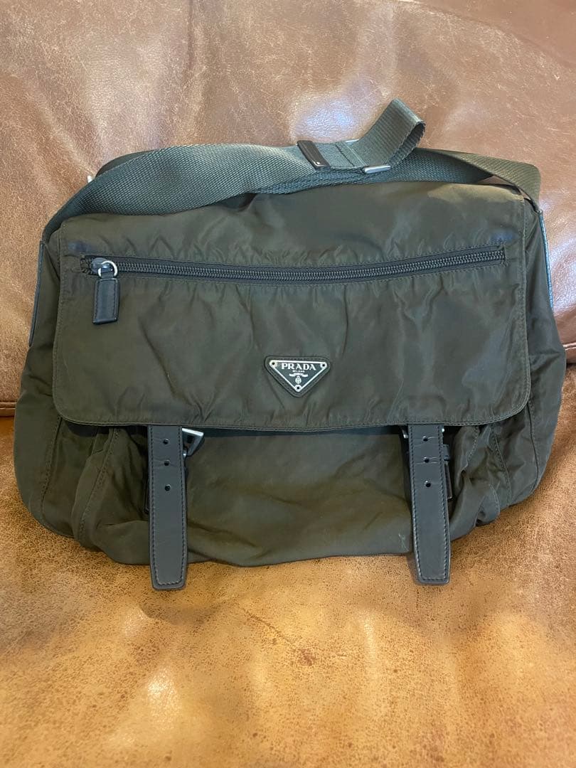 PRADA オリーブグリーン ショルダーバッグ - メルカリ