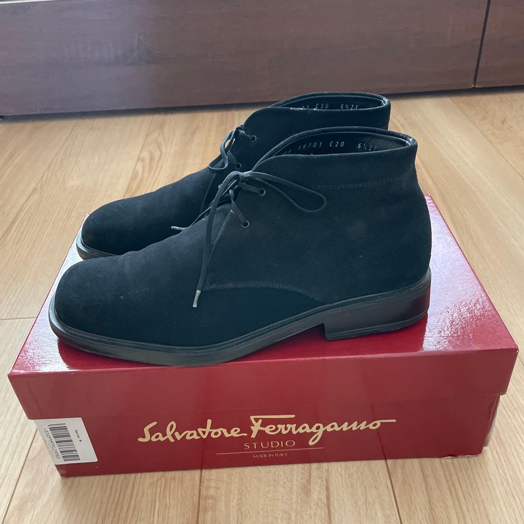 y*d様 【美品】Salvatore Ferragamo 黒チャッカブーツ 26 Salvatore Ferragamo サルヴァトーレフェラガモ スエード チャッカ