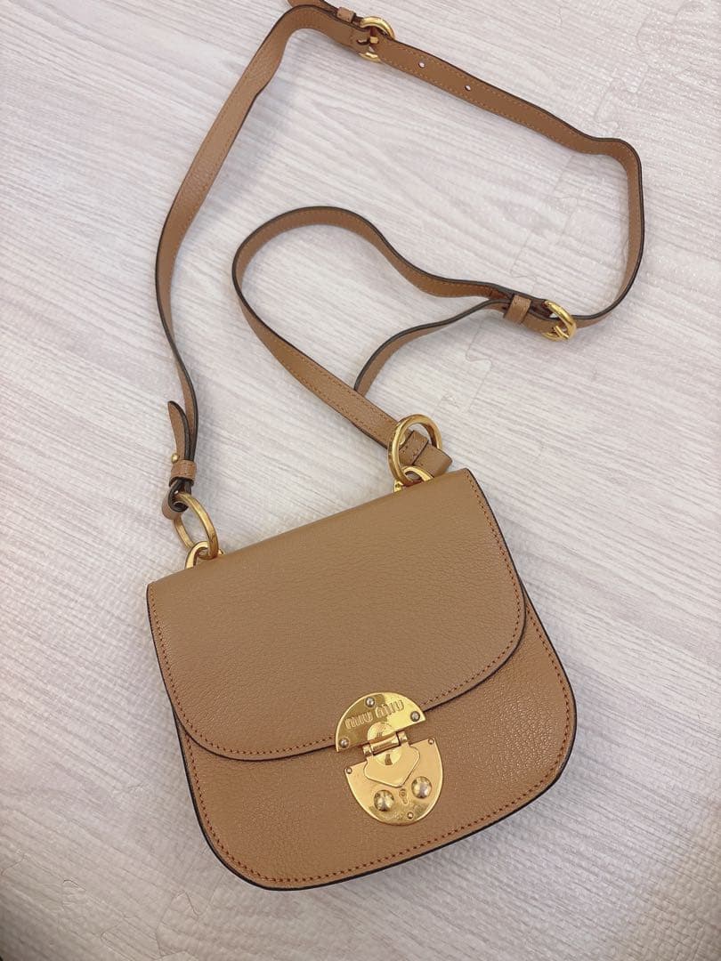 Miu Miu ベージュショルダーバッグ 楽天市場】ミュウミュウ miu miu ショルダーバッグ ベージュ