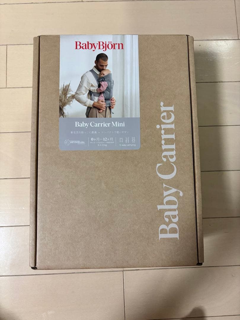 BabyBjörn Baby Carrier Mini グレー Baby Carrier Mini—perfect for a newborn | BabyBjörn