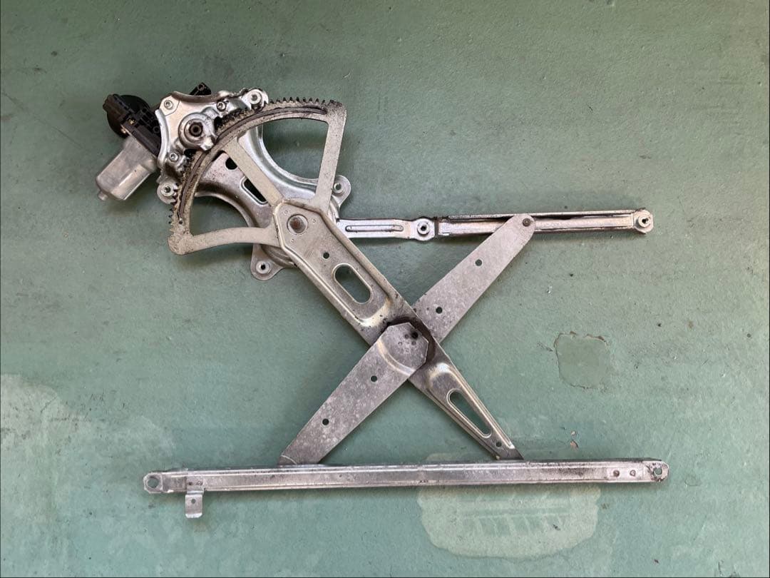 d*i様 ハイエース レジアスエース パワーウィンドウレギュレータ