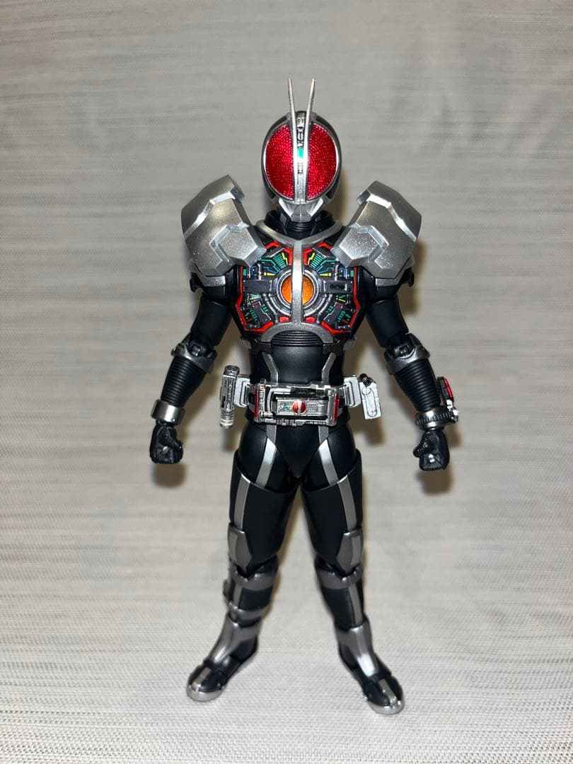 S.H.Figuarts(真骨彫製法)仮面ライダーファイズ アクセルフォーム