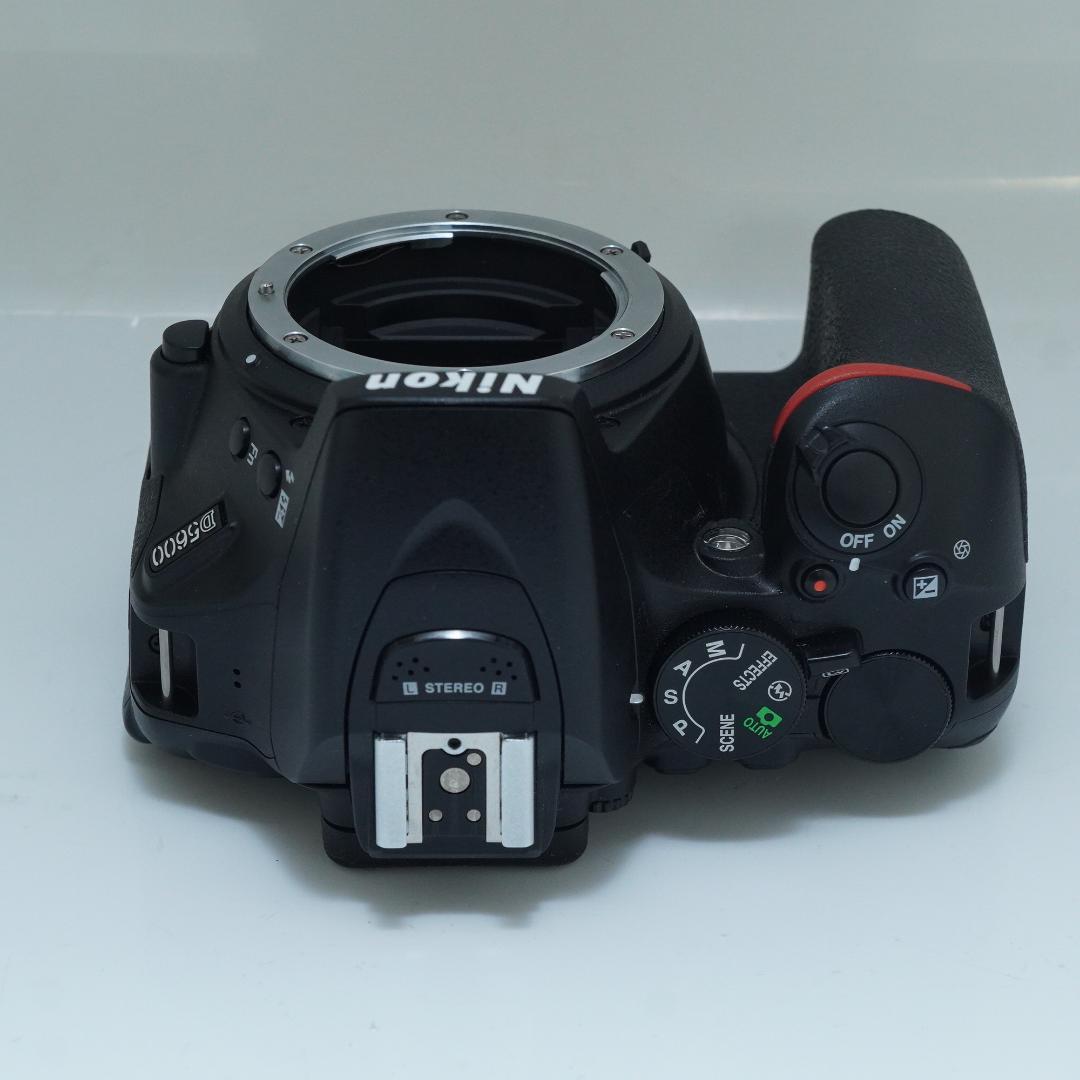 スマホに自動転送Nikon D5600レンズセット シャッター数2,571 枚