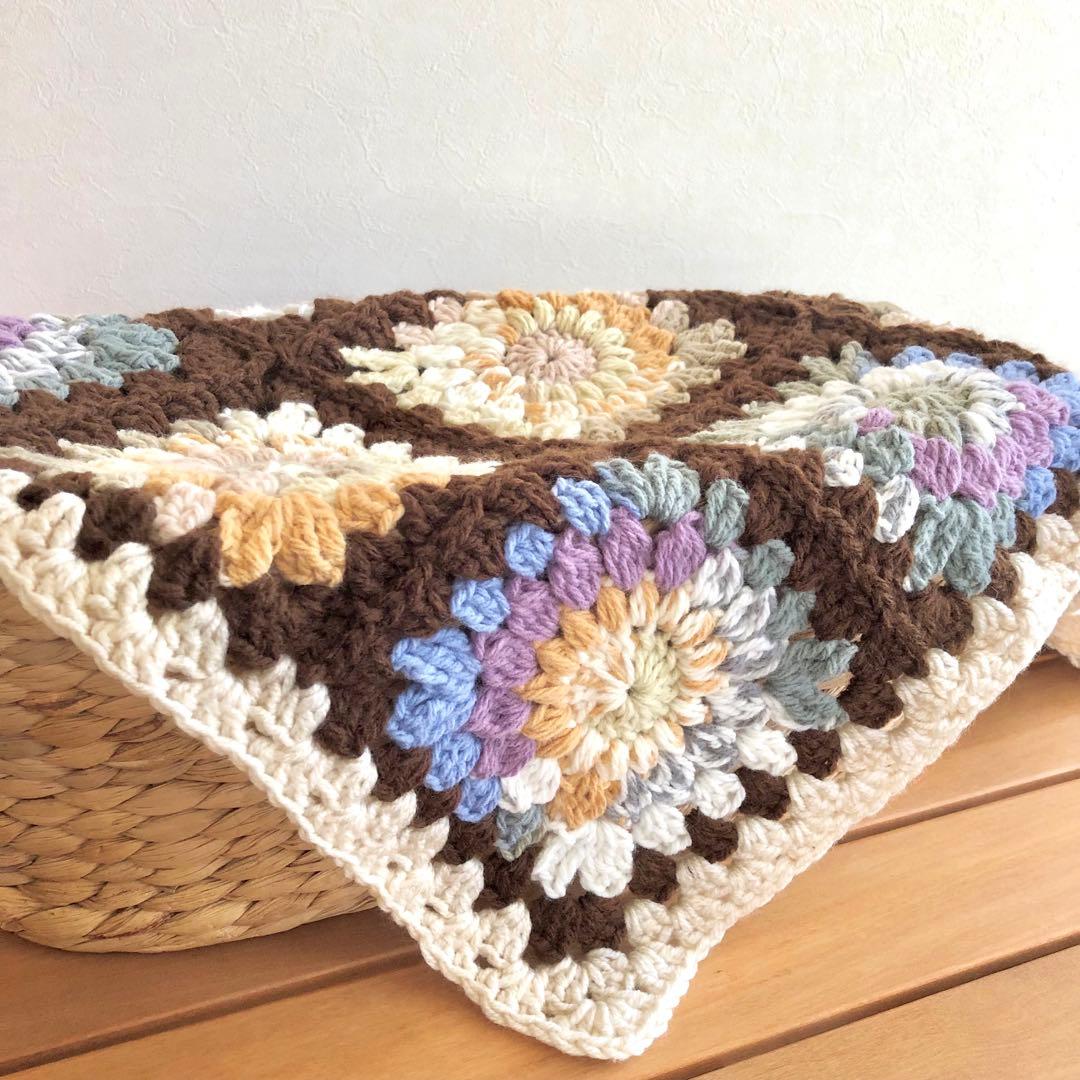 ☆thanks price☆手編みマルチカバー【ナチュラル】 花びらぷっくり手編みマルチカバー マロンブラウン/グラニースクエア