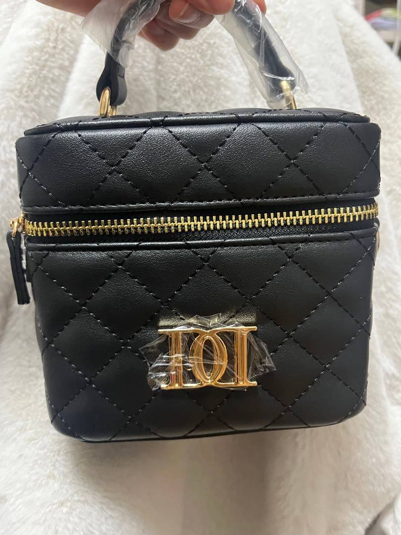 ダーリッチ バニティバッグ 黒 ゴールドパーツ ダーリッチ Darich 【ゴールドパーツ】キルティングスクエアミニバッグ