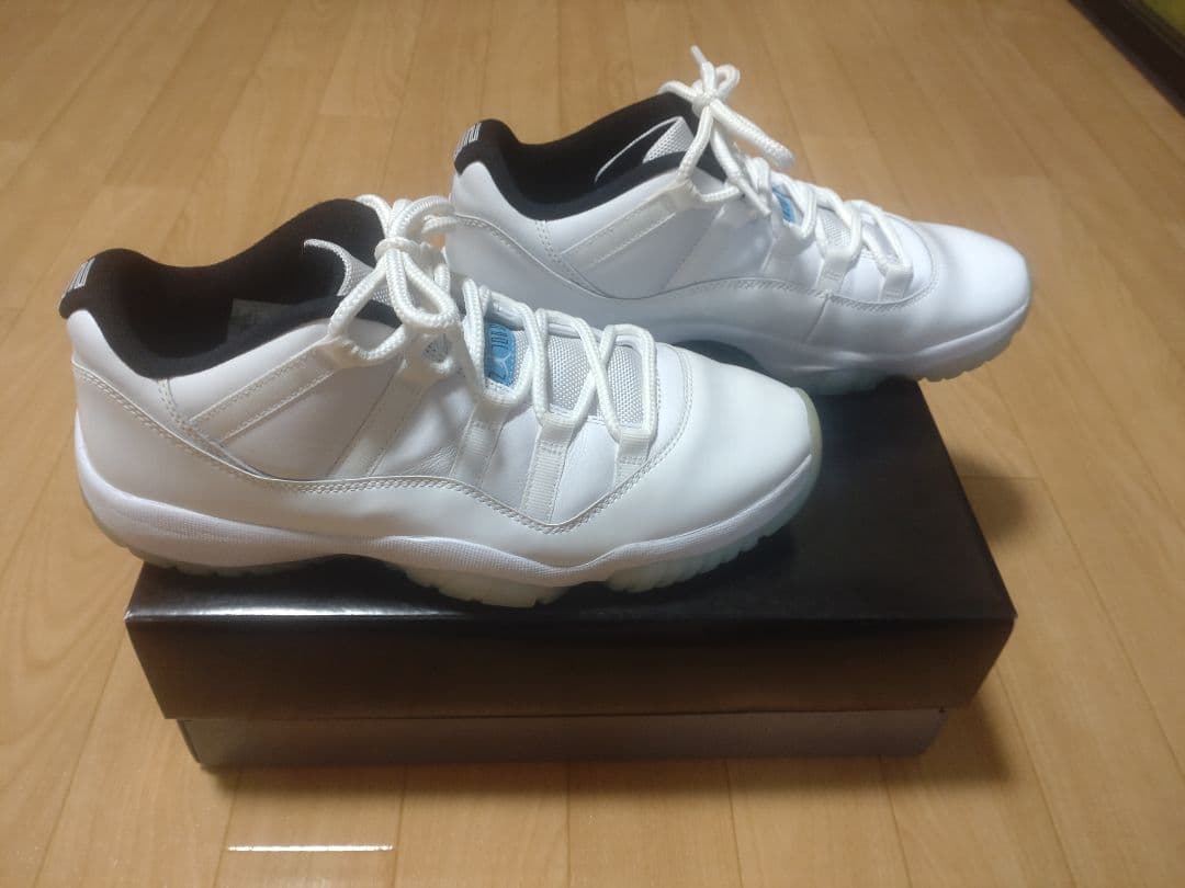 シューズ(男性用) Nike Air Jordan 11 Low 27.5cm