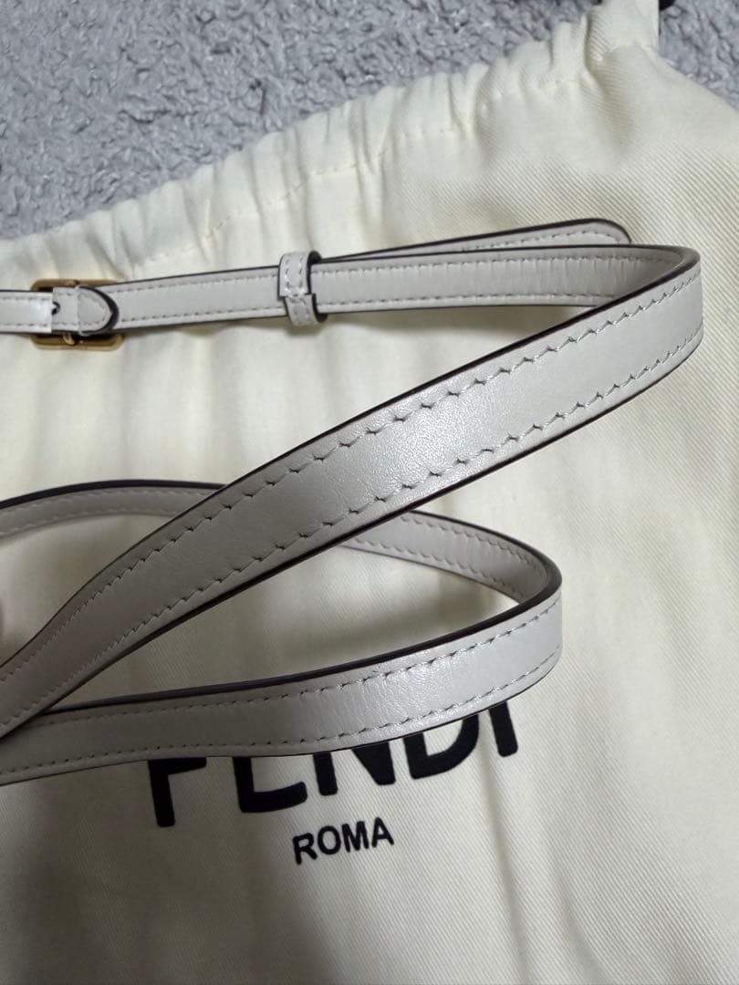 オンライン アウトレットファッション - FENDI ホワイト ショルダー