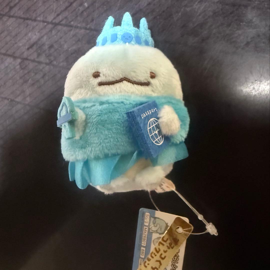 すみっコぐらし　おへやのすみでたびきぶん　とかげ　自由の女神　てのりぬいぐるみ すみっコぐらし おへやのすみでたびきぶん -Travel Terrarium-：商品