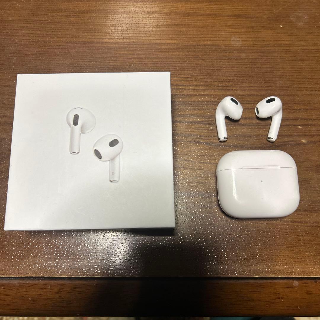 AirPods第3世代 充電ケース付き アップル Lightning充電ケース付きAirPods(第3世代) ［リモコン