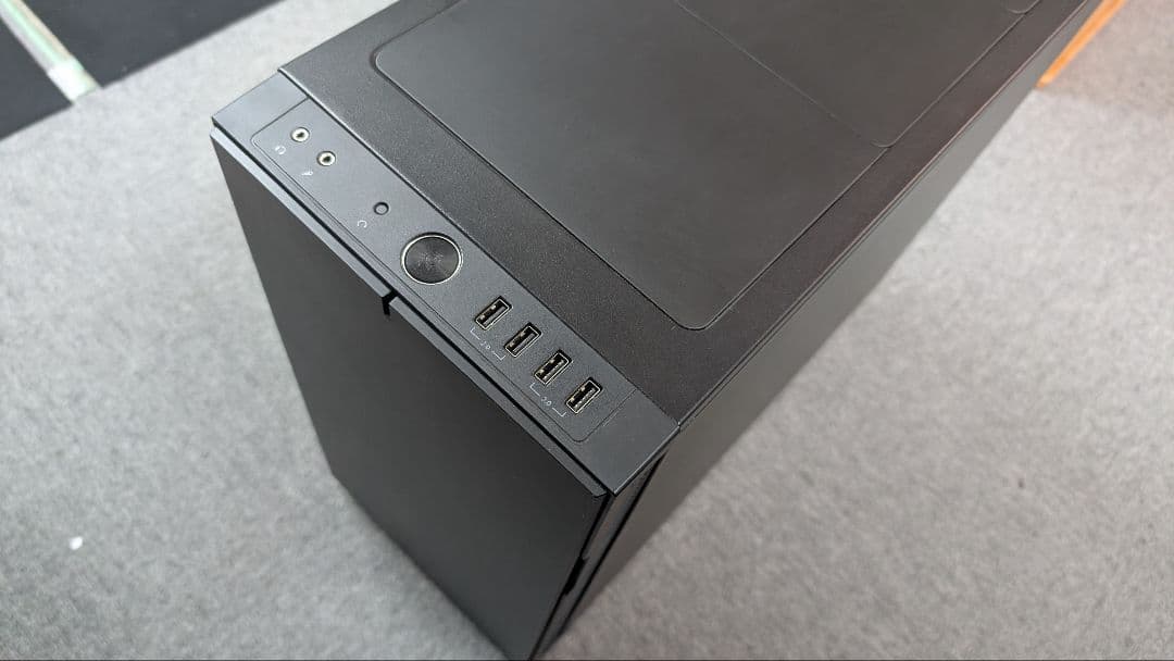 PC case Define R5 FD-CA-DEF-R5 ミドルタワー Fractal Design、静音性や拡張性を強化したPCケース「Define R5