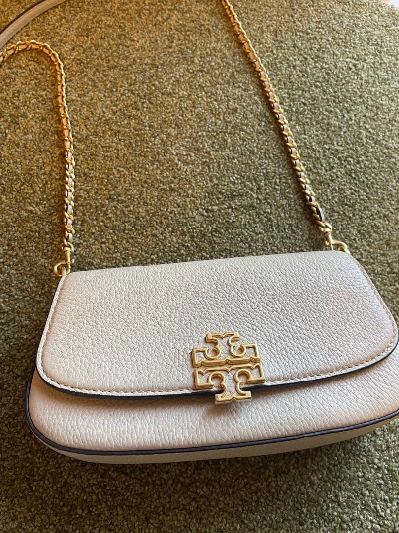 Tory Burch ホワイトレザーショルダーバッグ TORY BURCH（トリーバーチ） 新品同様 ショルダーバッグ レザー