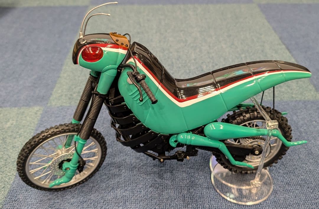 な*お様 バトルホッパー 1/6スケール 仮面ライダーブラック HotToys 1/6 TMS161 仮面ライダーBLACK バトルホッパー 塗装済み可動