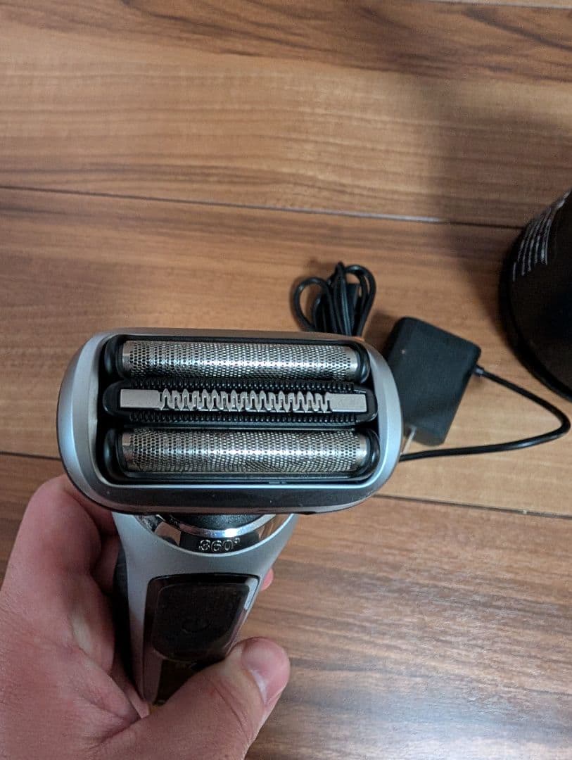 Braun S7 メンズ電気シェーバー 本体と充電スタンド 7957894940