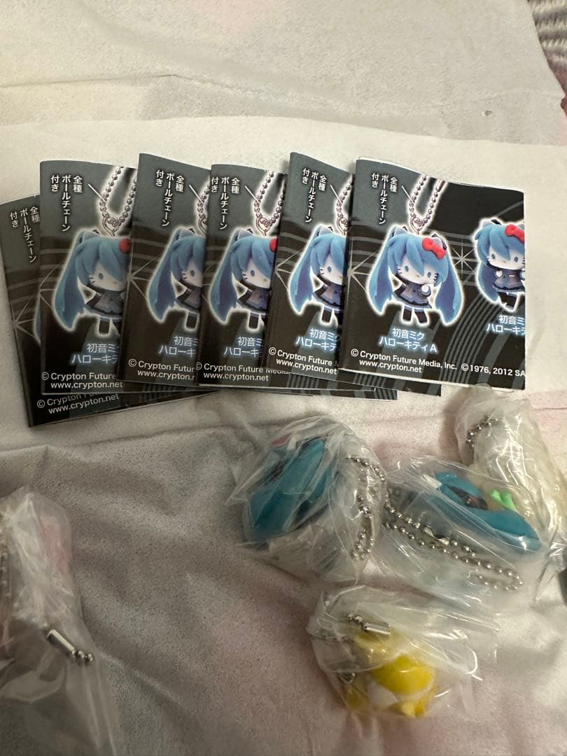 初音ミク キティ ボールチェーンキーホルダー - メルカリ