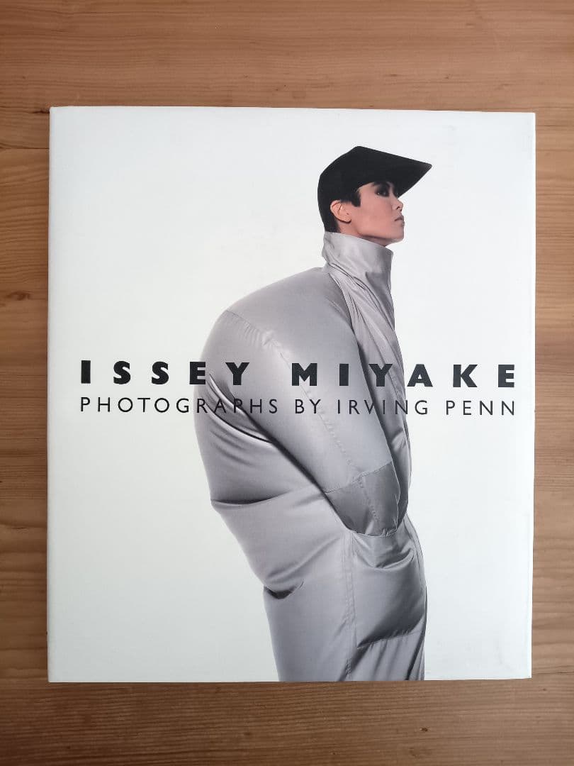 イッセイミヤケ アーヴィング・ペン ISSEY MIYAKE - メルカリ