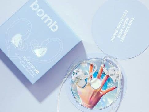 ILLIT MAGIC BOMB アイリット イヤホン イヤモニ - メルカリ