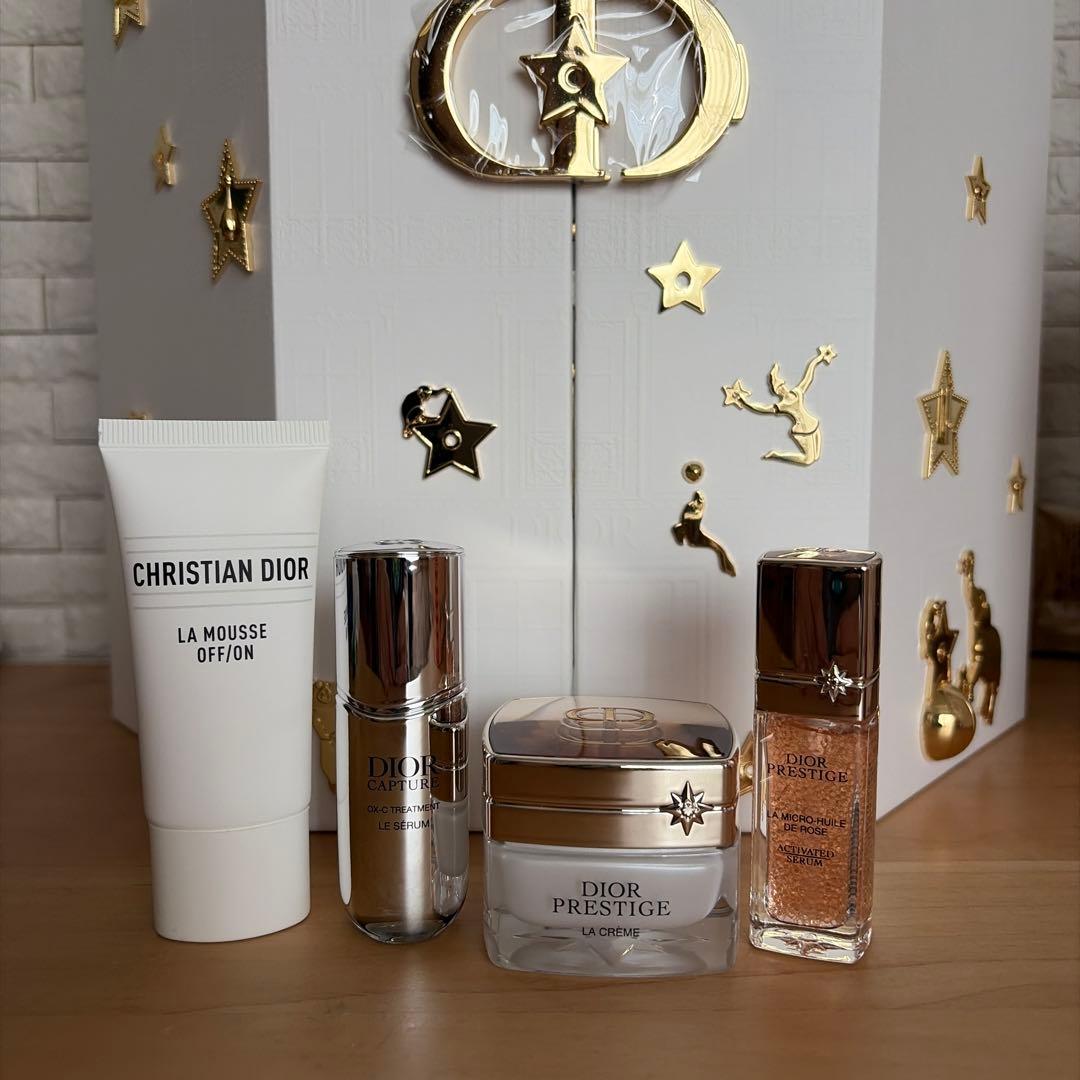 新品未使用　Dior スキンケア4点セット 限定スキンケアキット】【旧】ディオール スノー エッセンス ホリデー