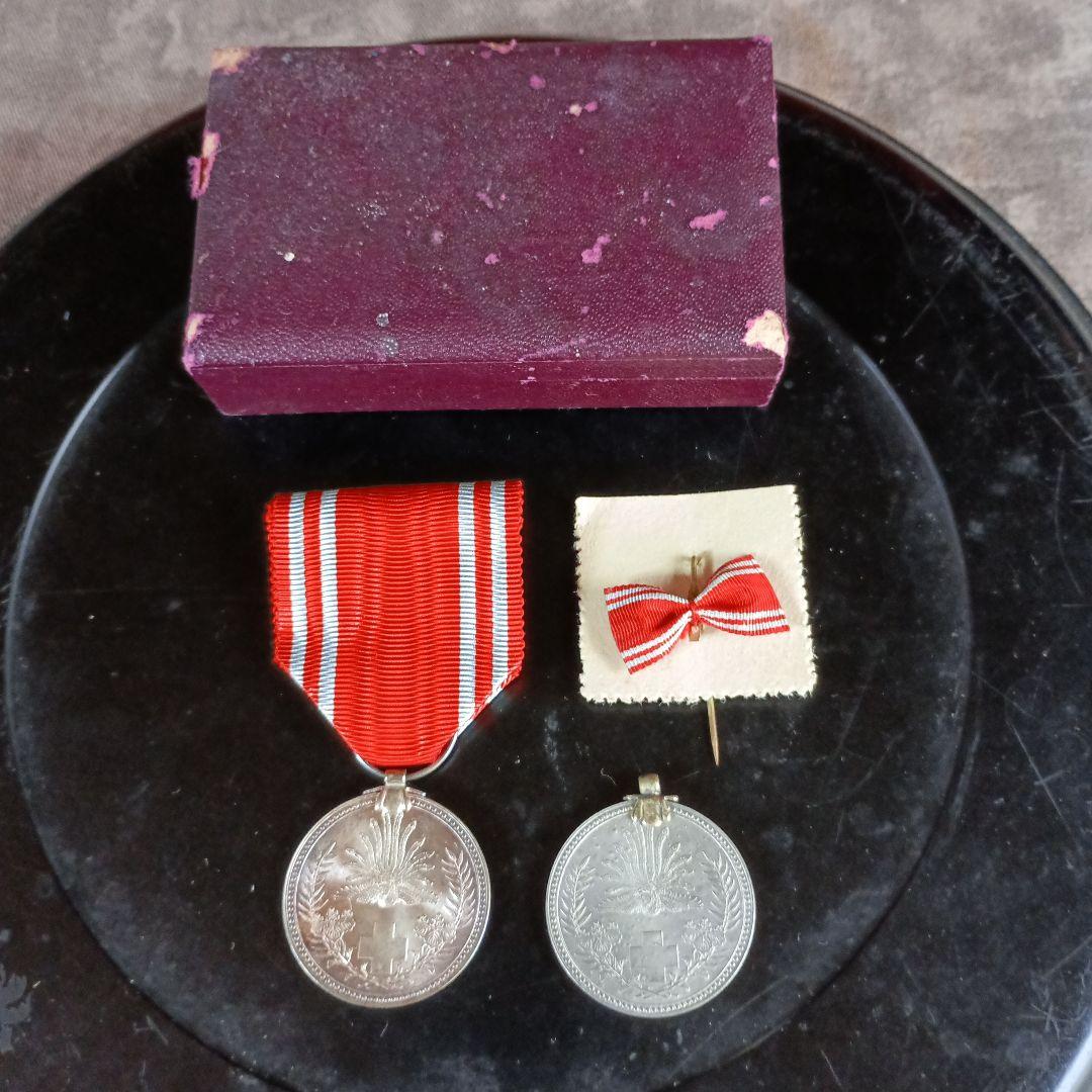 日本赤十字社 明治21年 特別社員章 徽章 メダル 銀とアルミ - メルカリ