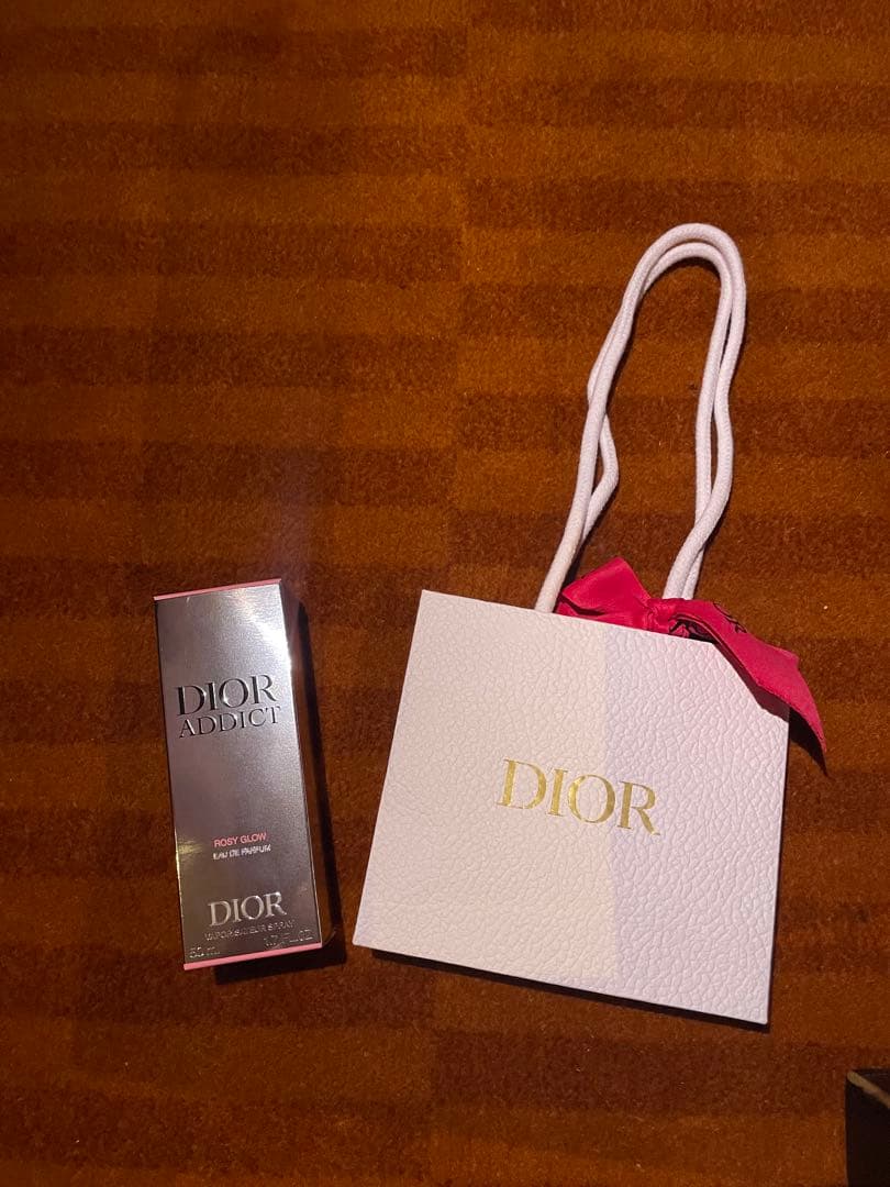 Dior Addict 香水 ピンクボトル 専用バッグ付き - メルカリ