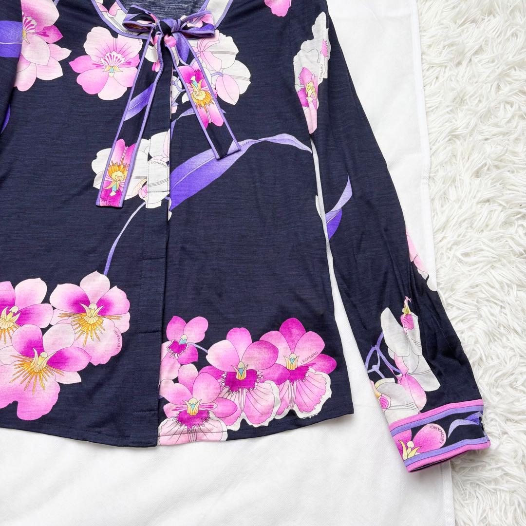 レオナール シルク混 ボウタイ花柄ブラウス トリム 長袖 比翼ボタン