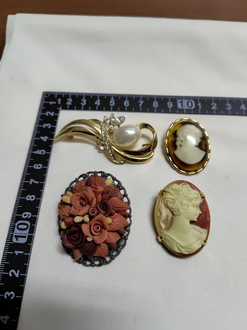 まとめ売り レトロブローチセット 18点 - メルカリ