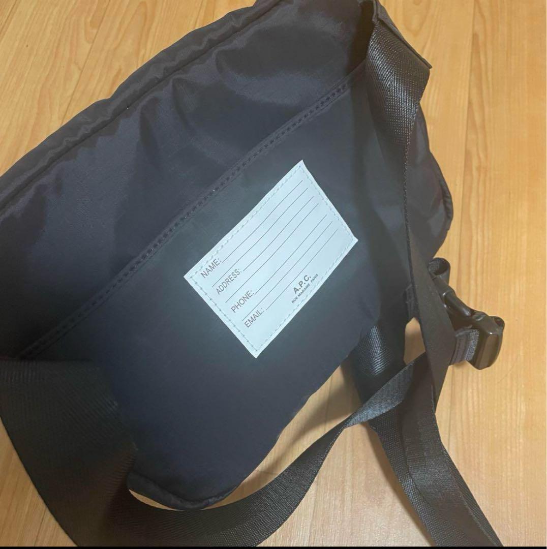 A.P.C BANANE TREK ボディバッグ 本日のみ