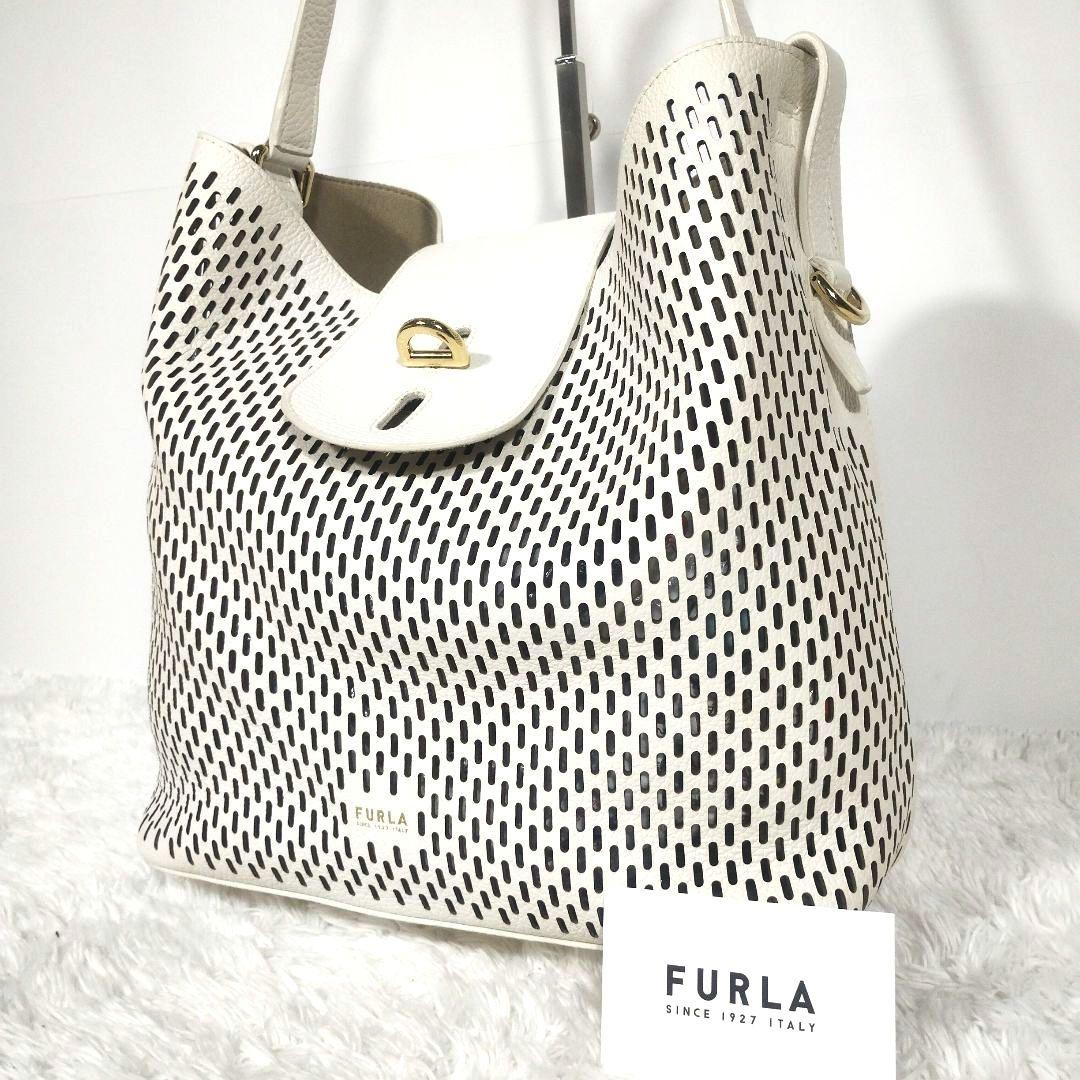 未使用級◎フルラ ネット M ホーボー ワンショルダー　パンチングレザー A4可 未使用級◎フルラ ネット M ホーボー ワンショルダー パンチングレザー