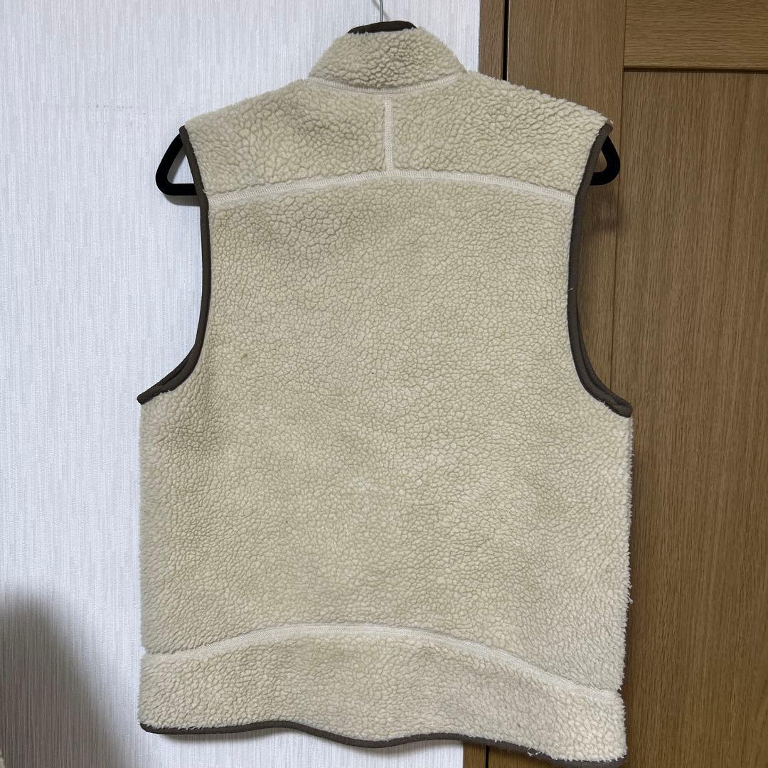 patagonia フリースベスト Sサイズ クリーム - メルカリ
