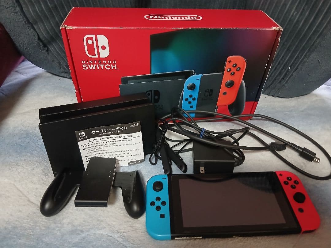 Nintendo Switch 本体 赤/青 Joy-Con 付属品付き Switch】 Joy-Con(L) ネオンレッド/(R) ネオンブルー ※本体に1セット同