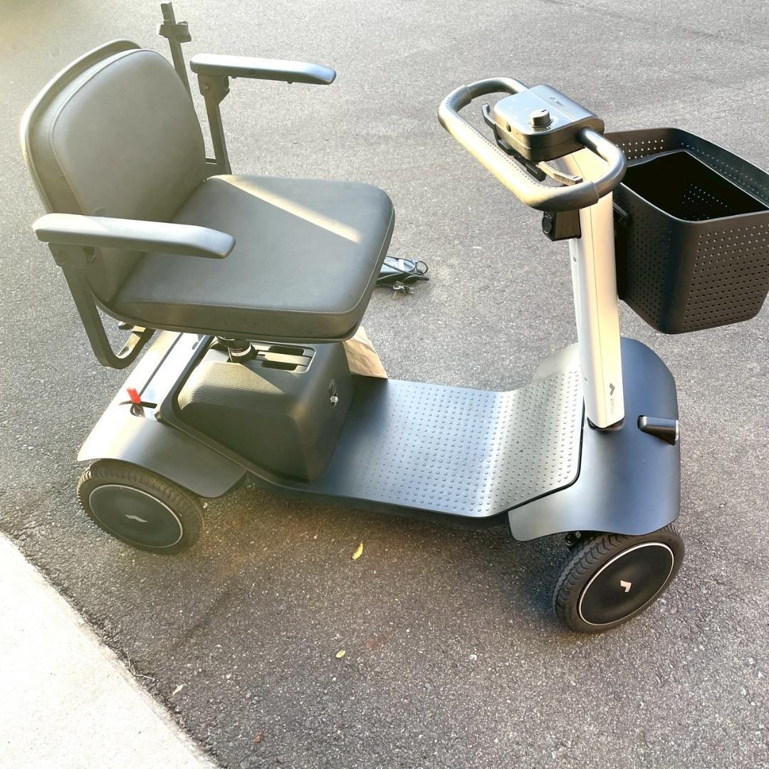 全国配送無料】WHILL model S アイコニックホワイト シニアカー