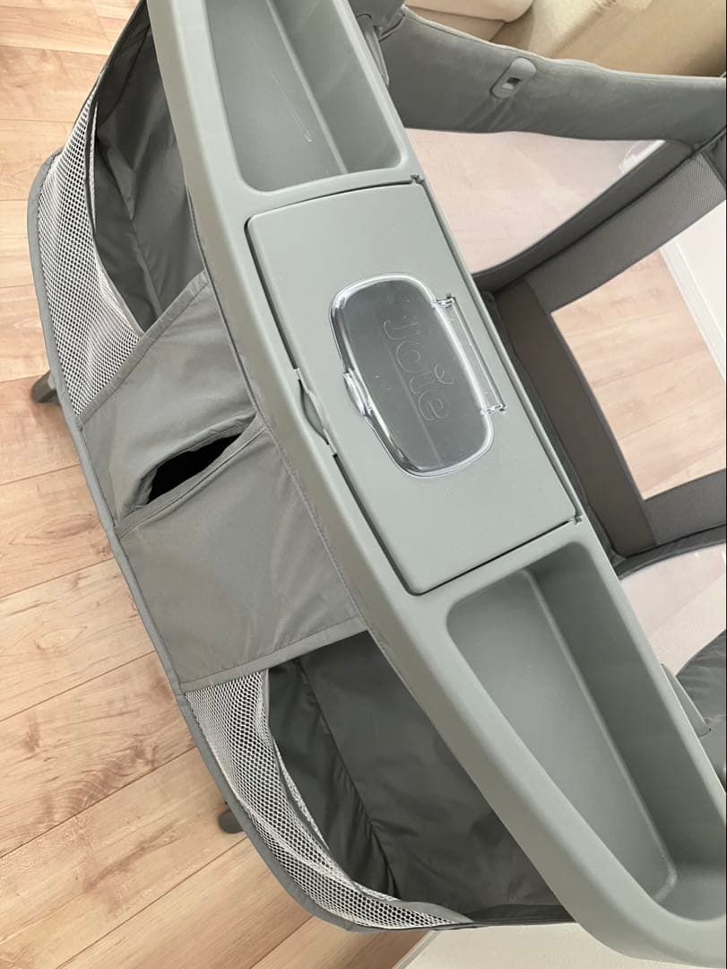 Joie 折りたたみ式ベビーベッド グレー - メルカリ