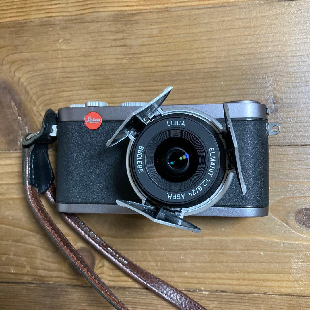 nosonoso。Leica X1 ライカ　ウッドグリップ付き。 ライカM10用のウッドグリップ付きカメラベース - デジカメ Watch