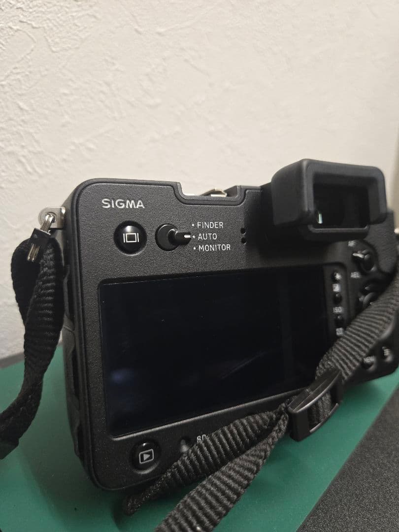 SIGMA sd Quattro H + レンズ x2 - メルカリ