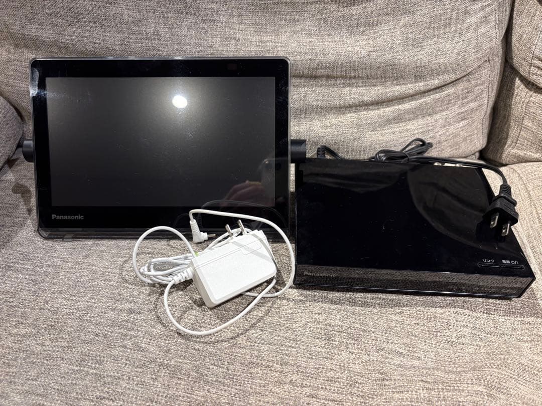 パナソニック　プライベートビエラ UN-10T7 防水ポータブル HDD 概要 HDDレコーダー付ポータブル地上・BS・110度CS デジタルテレビ UN