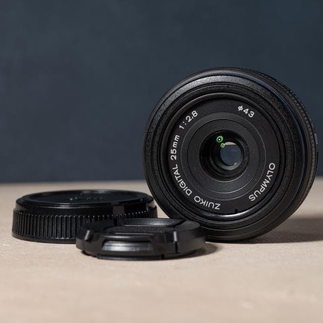 OLYMPUS ZUIKO DIGITAL 25mm F2.8 ブラック Amazon.com : OM SYSTEM OLYMPUS 25mm f/2.8 Pancake Lens for Olympus