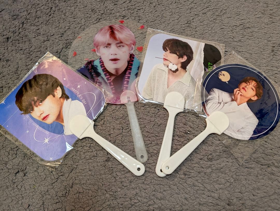 BTS V キムテヒョン テテ うちわ 4枚セット - メルカリ