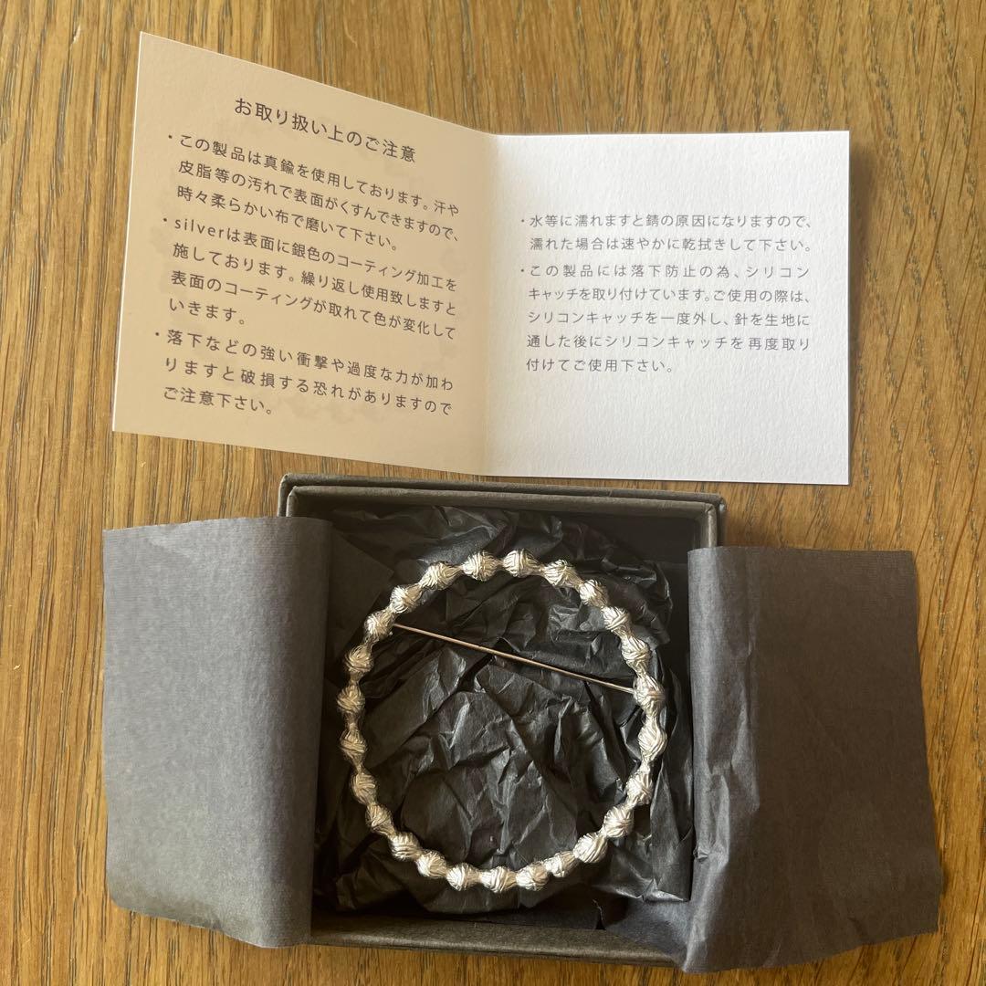 ミナペルホネン タンバリンブローチ シルバー - メルカリ