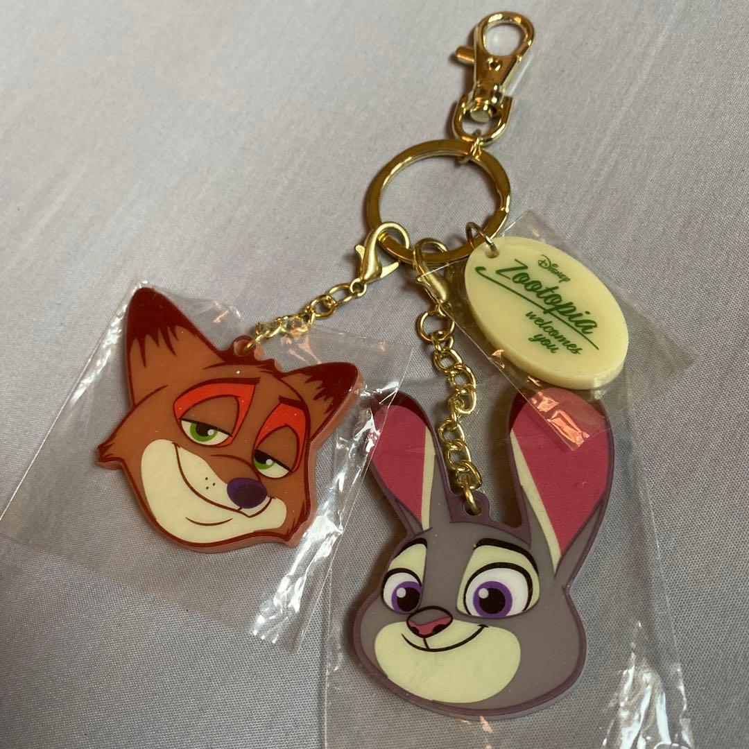 ディズニー ズートピア ニック ジュディ キーホルダー 40周年 - メルカリ