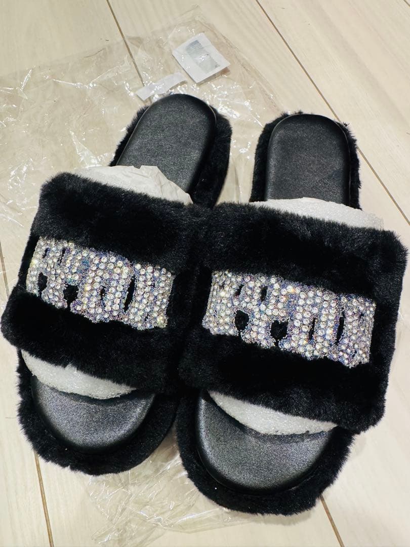 GYDA ファーサンダル ブラック 送料無料 未使用】GYDA ジェイダ ノベルティ ファーサンダル 23.5cm M - メルカリ