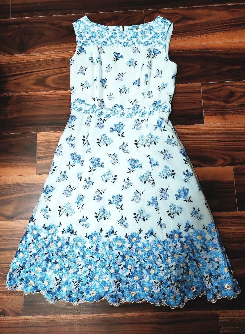 TOCCA BEATRICE ベアトリーチェ 受注生産ワンピース 取り外し可能な立体フラワー襟付きレースワンピース