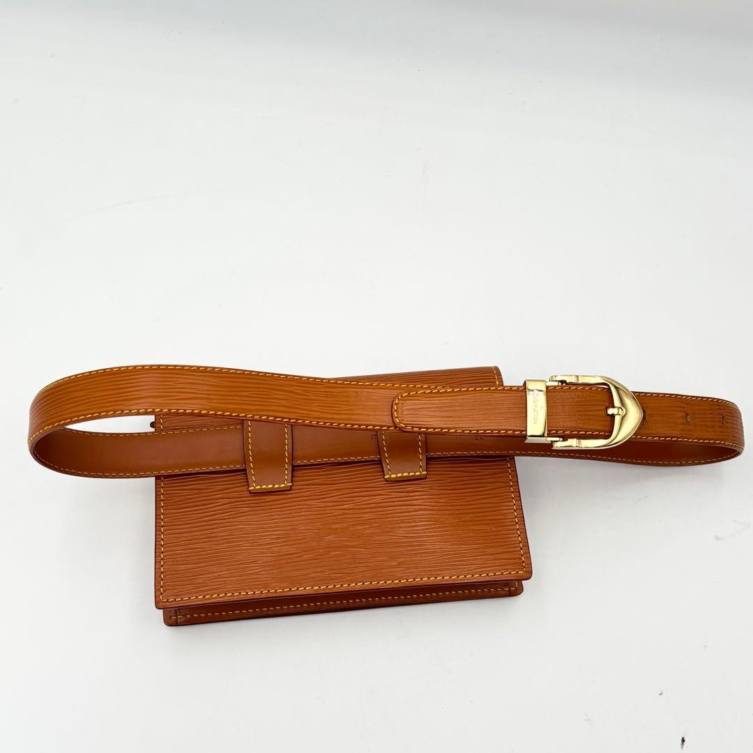 ☆Louis Vuitton エピ サンチュール・ティルシット ボディバッグ