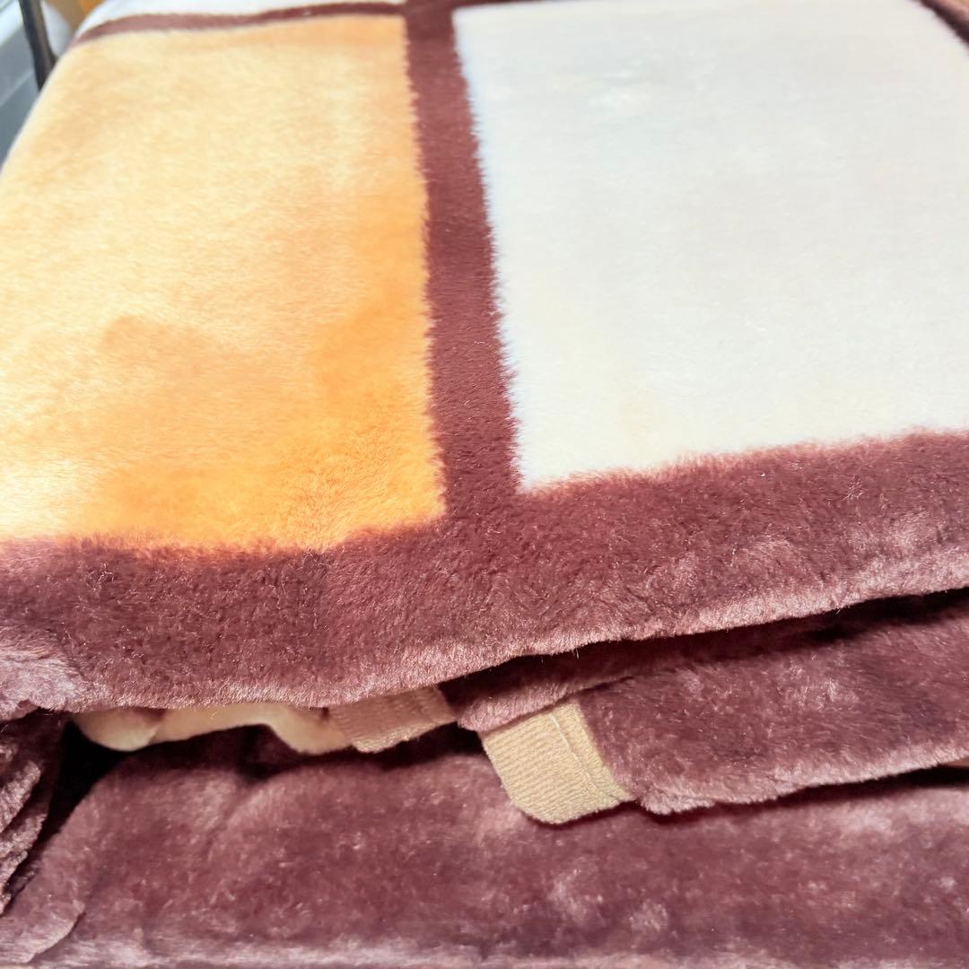 イヴ・サンローラン アクリルニューマイヤー毛布 YSLビッグロゴ