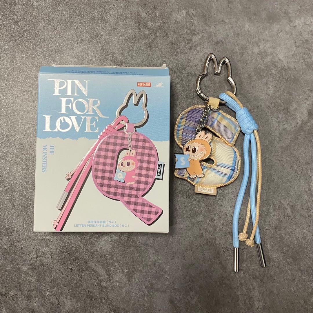 ラブブ アルファベット PIN FOR LOVE イニシャル チャーム S - メルカリ