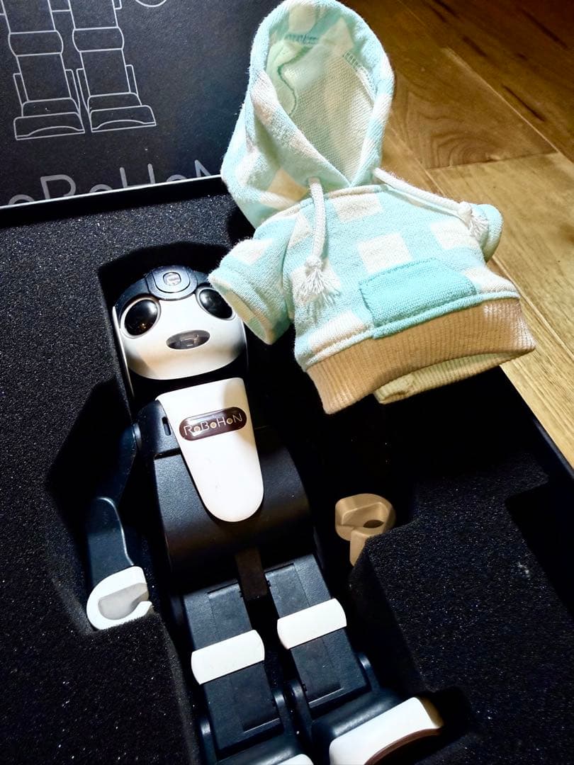 最新型SHARP ロボホン SR-06M 系（LTEモデル） タブレット付き - メルカリ