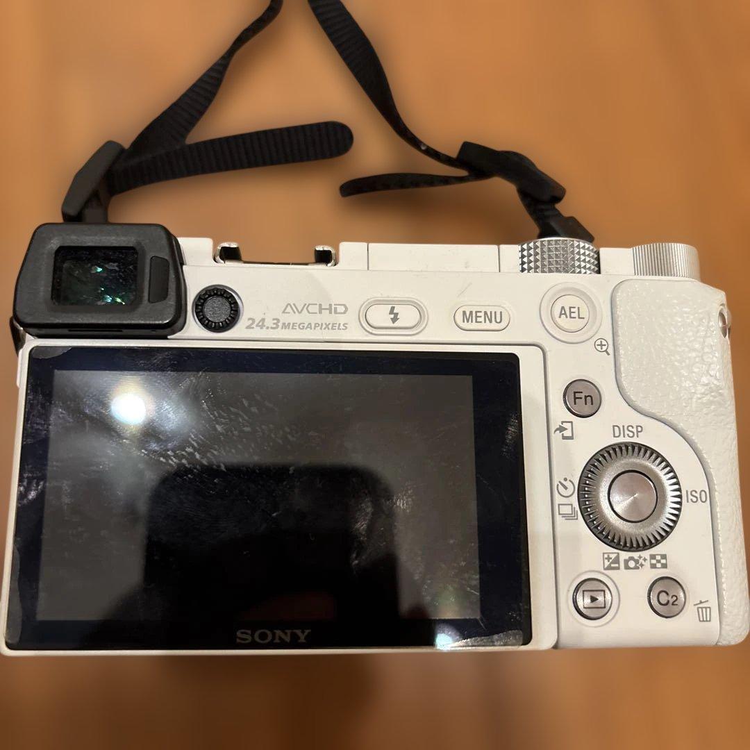 低ショット1800回】SONY α6000 標準レンズセット ホワイト おまけ