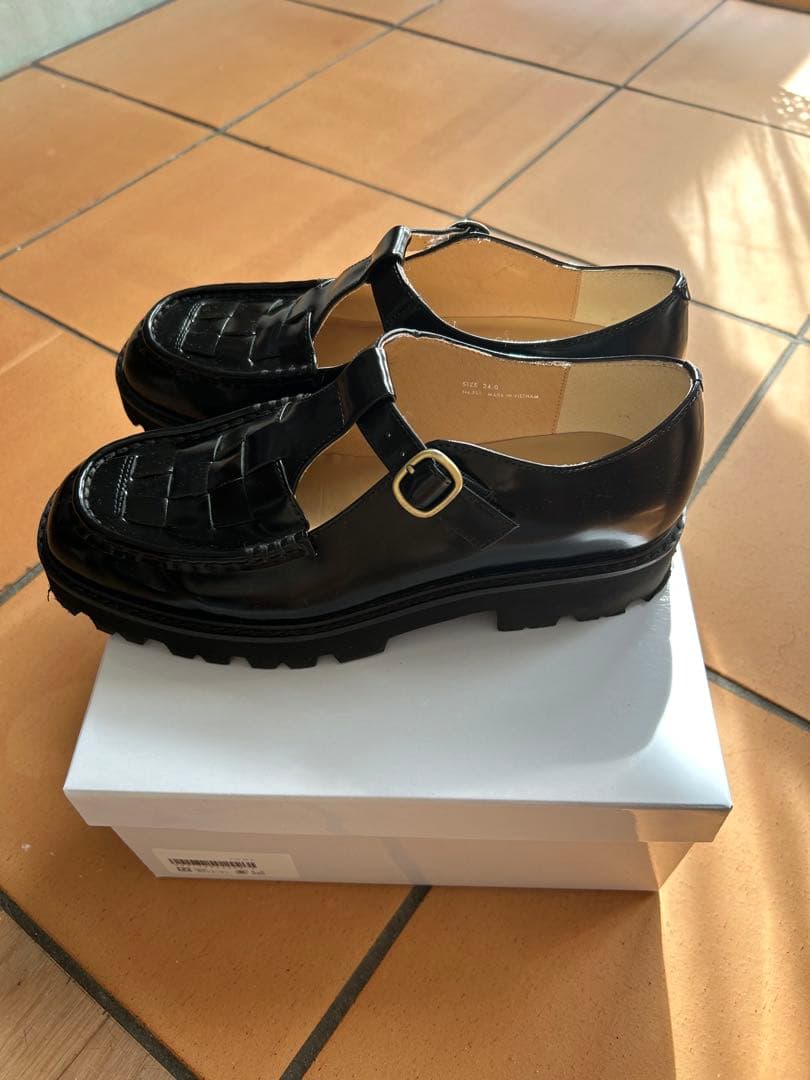 北欧、暮らしの道具店」こだわりソールのTストラップシューズ / 24