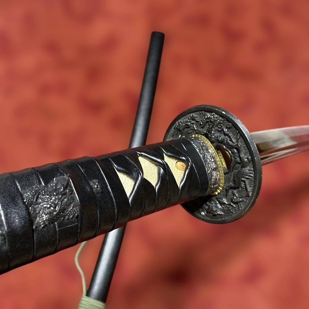 豪華居合刀 黒革巻柄 鶴松図楕円鍔 黒梨地鞘 - メルカリ