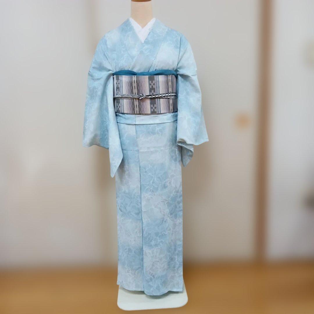 水色 花柄 紋紗着物 くるりLOOKBOOK 2023 きもの 更紗 孔雀青 - サキガケ